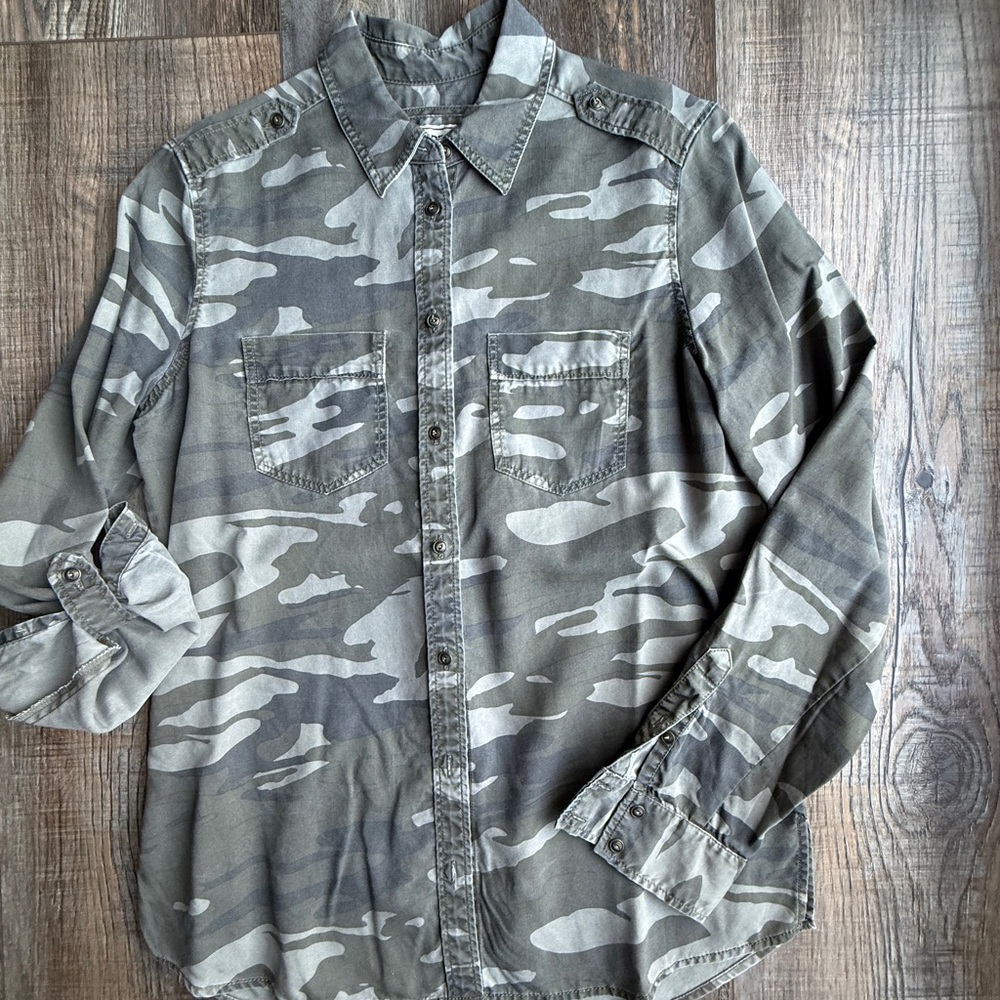 Express Women’s Gray Camouflage Button-Down Shirt
